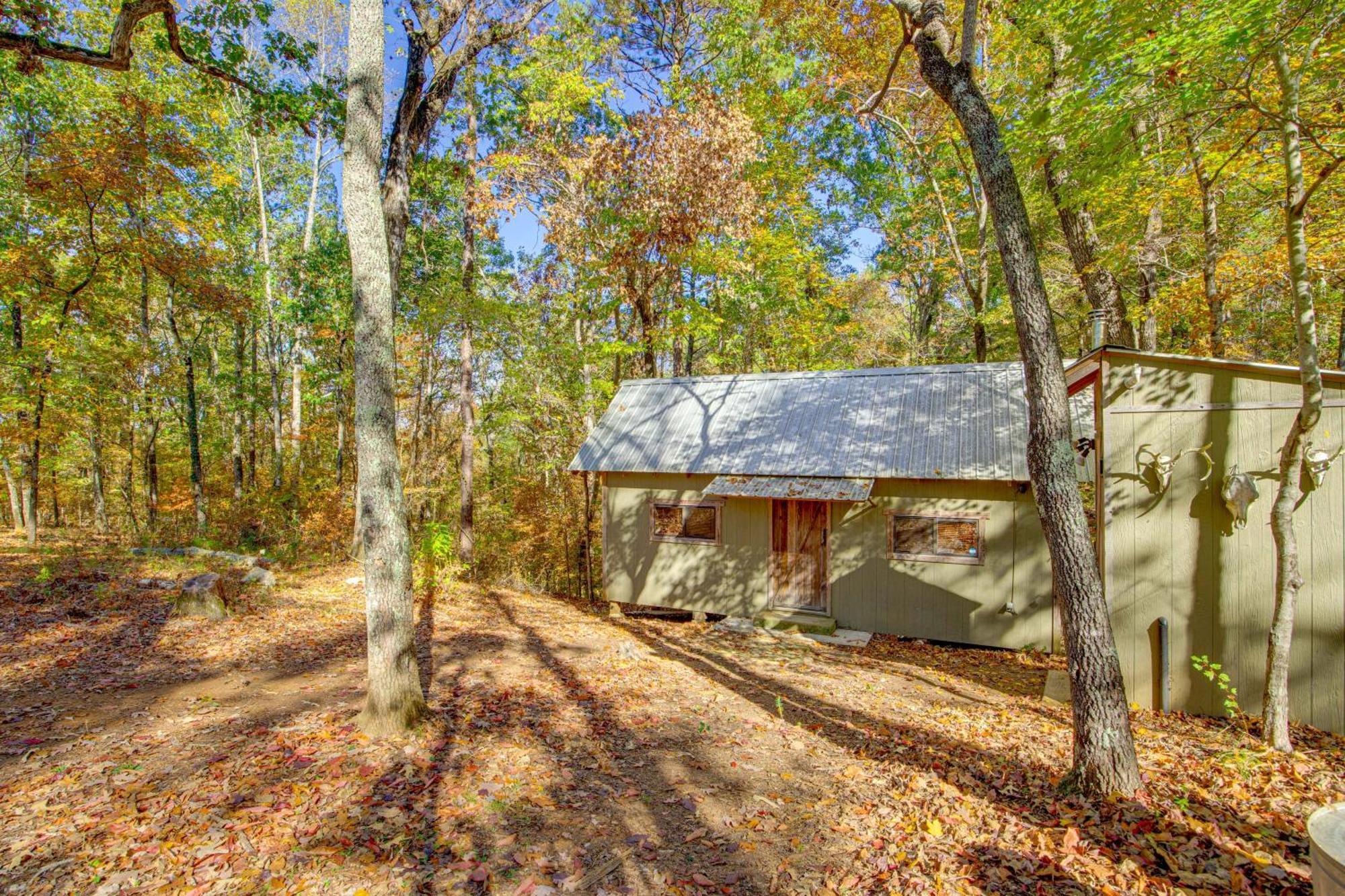 Secluded Tallassee Cabin With Fire Pit And Porch! Bagian luar foto