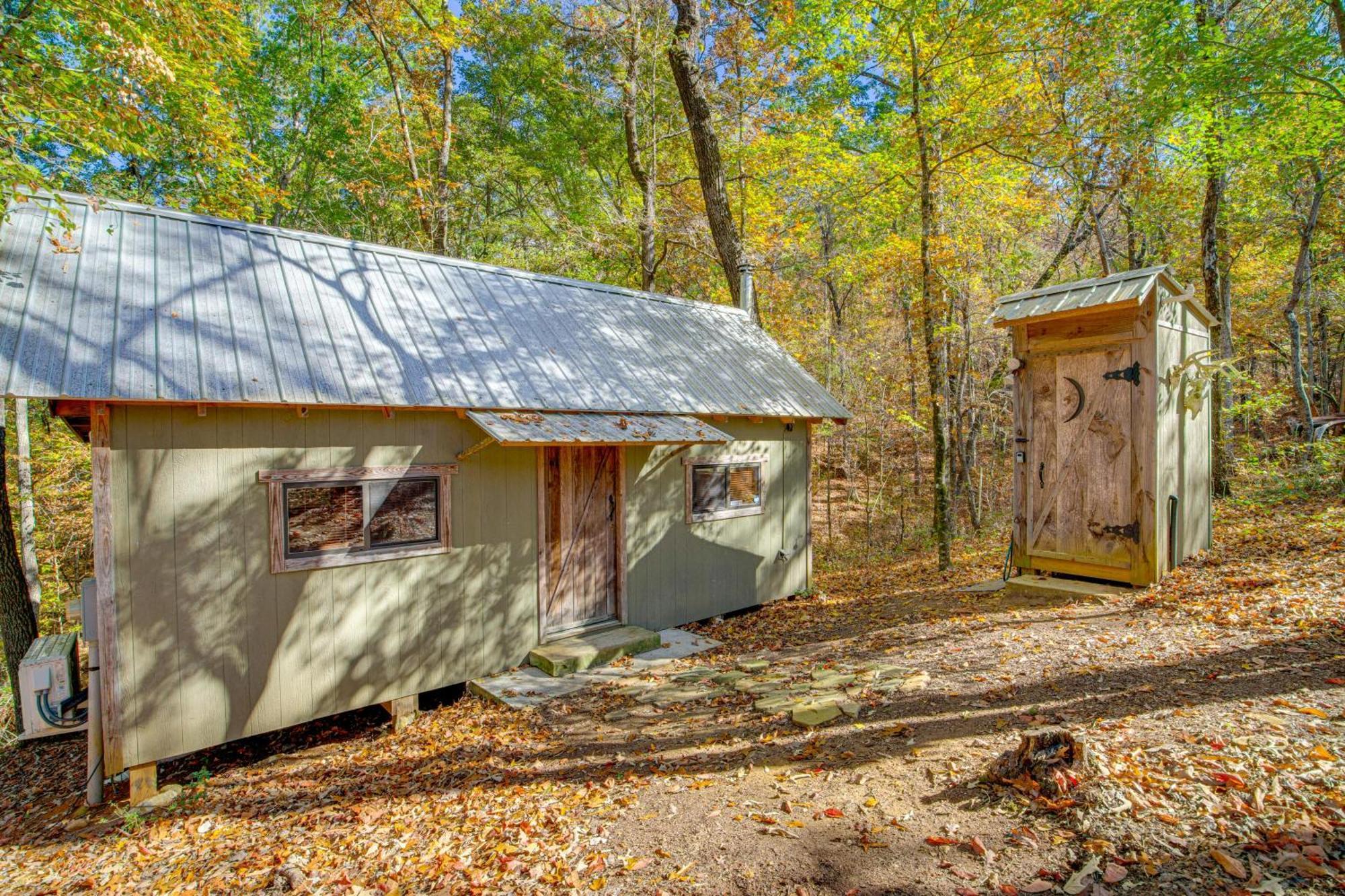 Secluded Tallassee Cabin With Fire Pit And Porch! Bagian luar foto