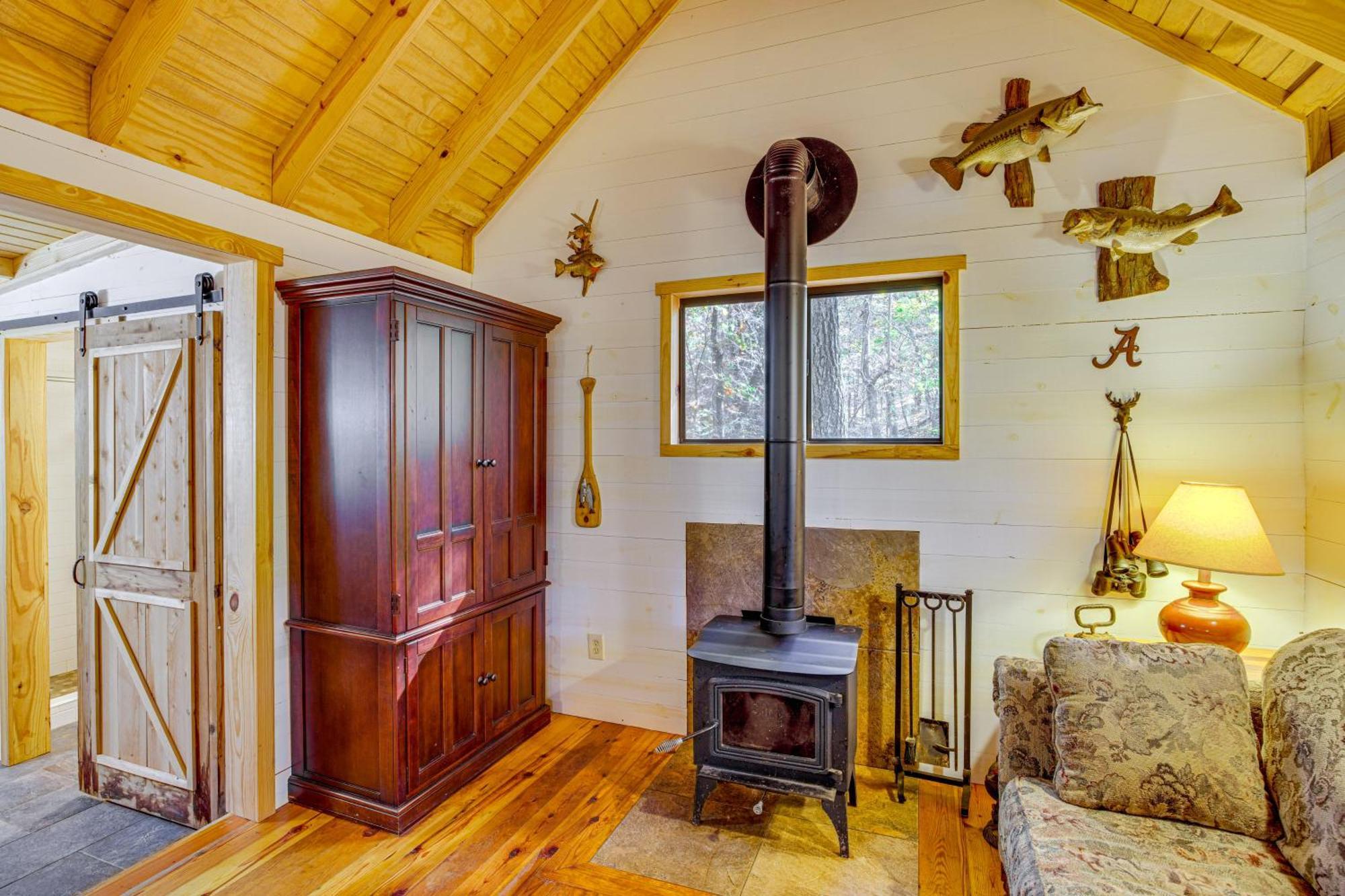 Secluded Tallassee Cabin With Fire Pit And Porch! Bagian luar foto